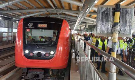 LRT Jakarta Fase 1B Rampung 97,99 Persen: Peluang dan Tantangan Ekonomi