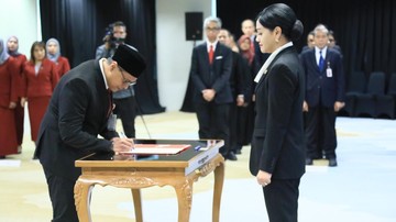 OJK Lantik Deputi Baru Pengawas Bursa Mineral dan Komoditas Strategis
