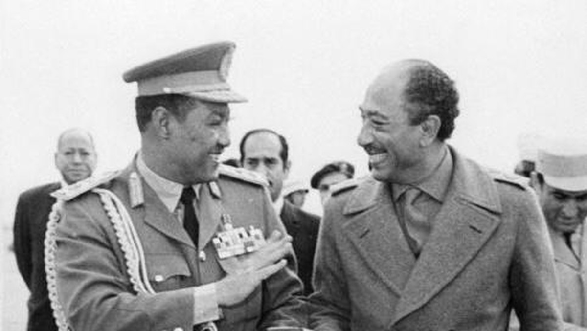 Presiden Diserang saat Parade Militer dengan Tembakan dan Granat