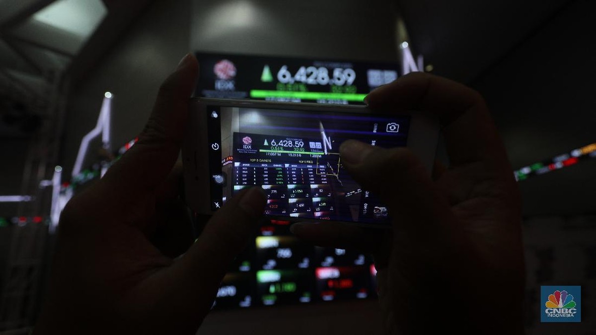 IHSG Berbalik Melemah 0,49% di Sesi I, Asing Justru Net Buy