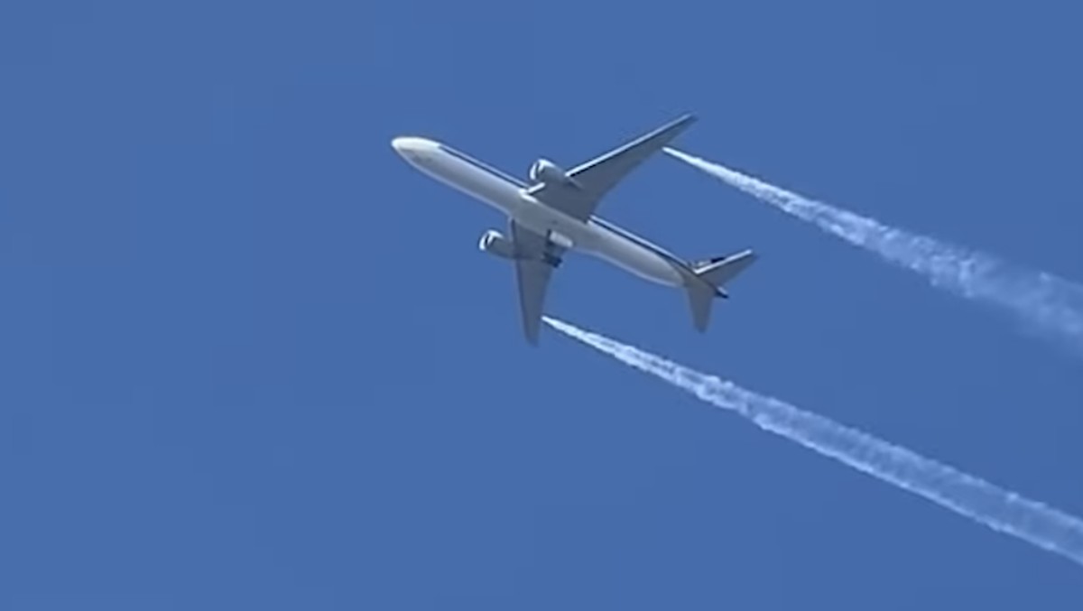 Dua Insiden Pesawat Asing Hampir Jatuh Akibat Abu Vulkanik Indonesia