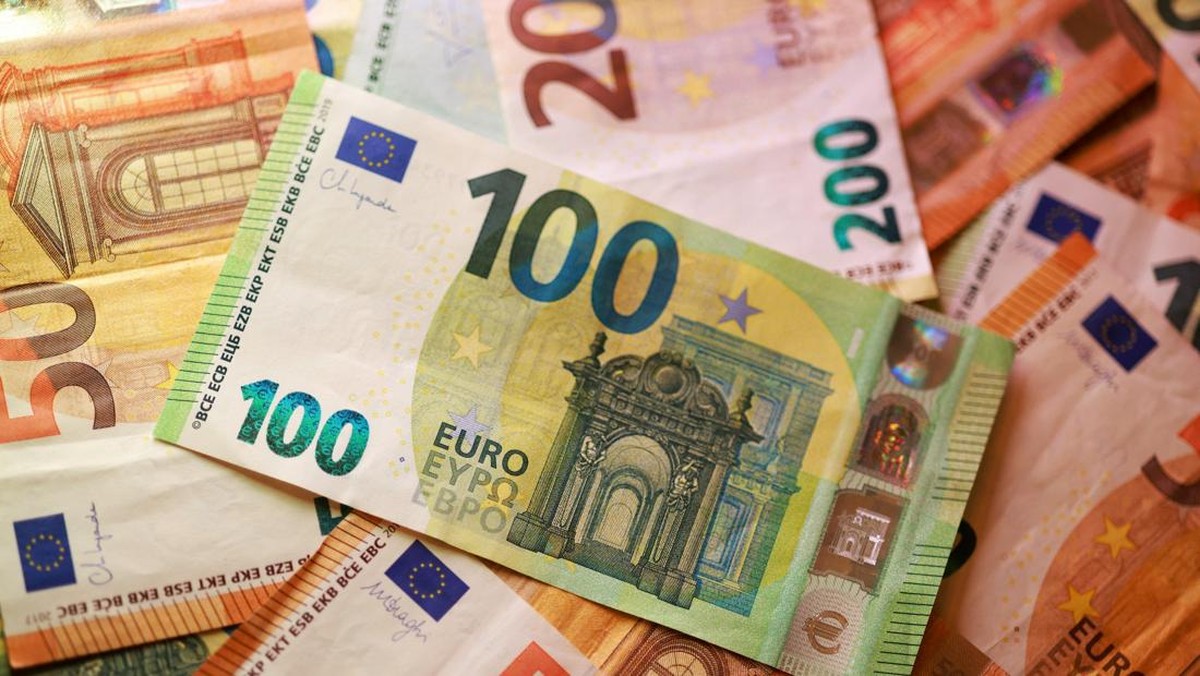 Euro Terpuruk 17 Bulan, Obligasi Prancis Tekan Zona Euro