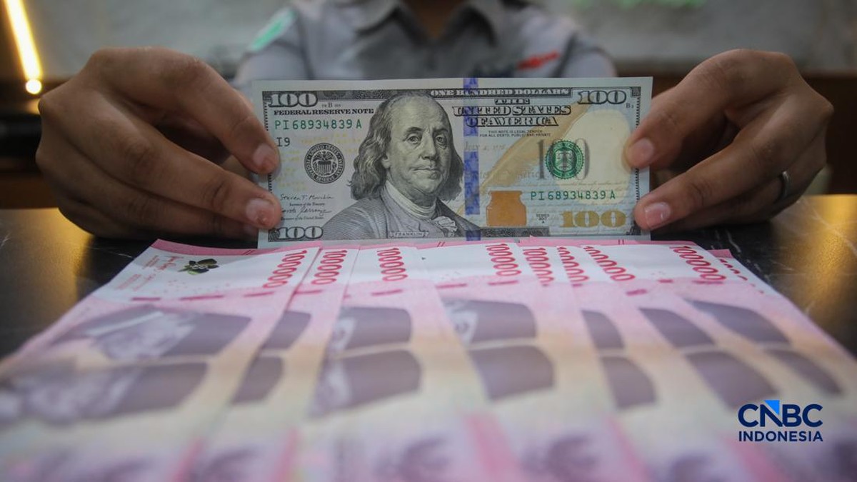 Rupiah Menguat ke Rp17.900, Dolar AS Tertekan