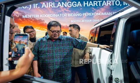 Airlangga Tinjau Jetour T2 i-DM di GIIAS 2026, Sinyal Positif Industri Otomotif
