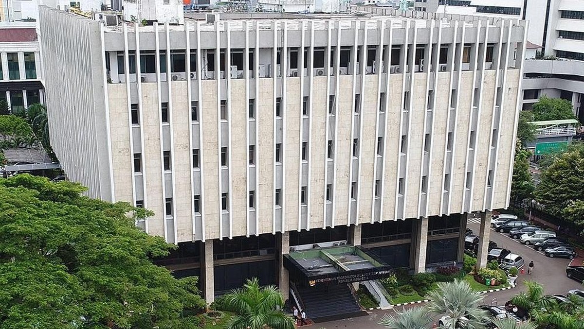 Menangisnya Sang Menkeu: Sinyal Tekanan Fiskal di Balik Pergantian