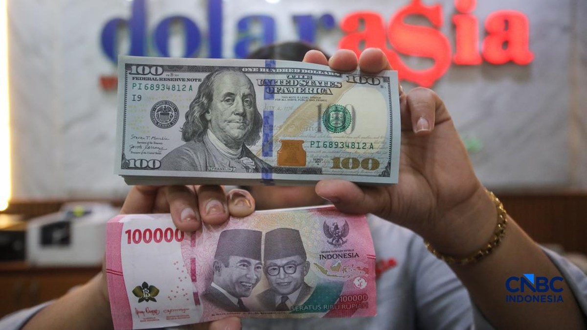 Ketika Seruan Jual Dolar Bergema dari Istana