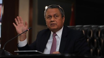 Rupiah Nyaris Tembus Rp18 Ribu, Perry Warjiyo Mundur dari BI