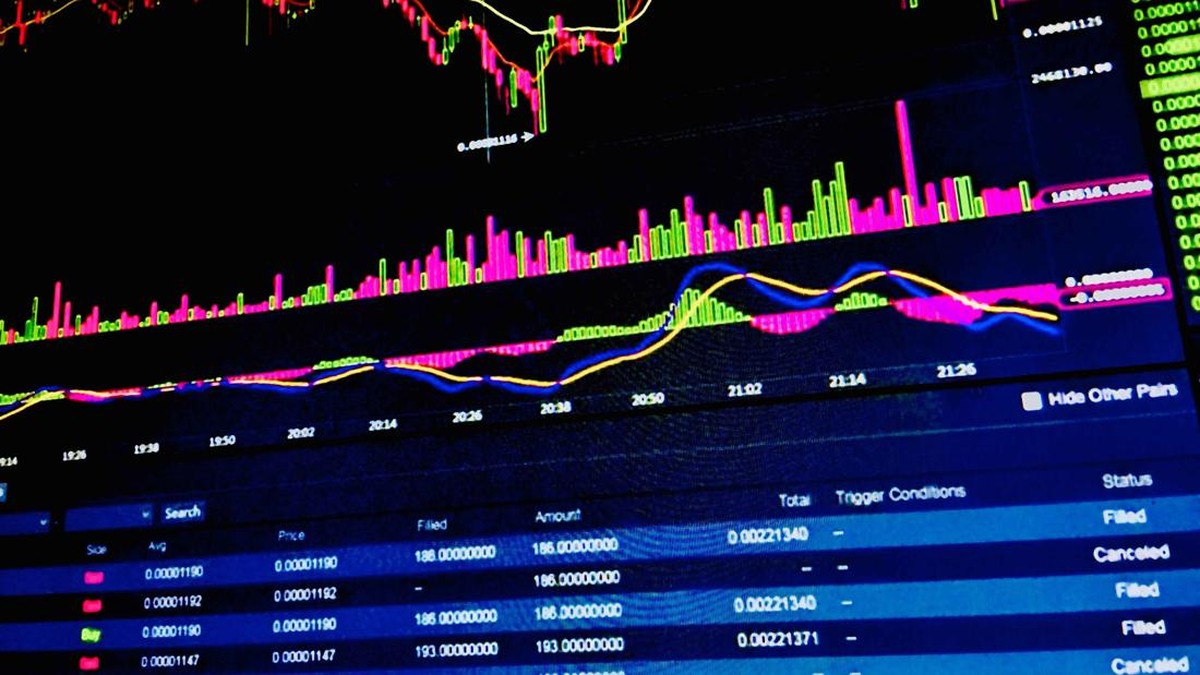 Lima Saham Jadi Sorotan Pasar: DSSA, BKSL, GTSI, CDIA, dan SMGR
