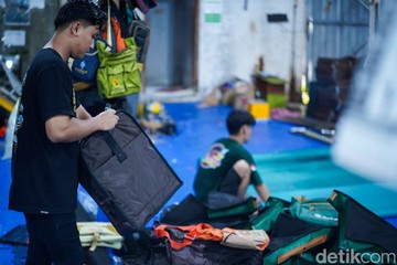 Produksi Tas Travel UMKM Meningkat Jelang Musim Umrah