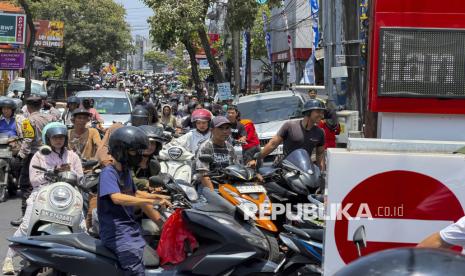Antrean BBM Muncul di Sejumlah Daerah, Stok Nasional Diklaim Aman