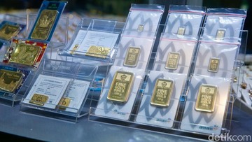 Emas Tertekan Sepekan, Pasar Domestik Bereaksi Berimbang