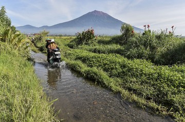 Akses Jalan Rusak Kerinci: Beban Ekonomi dan Proyeksi Perbaikan