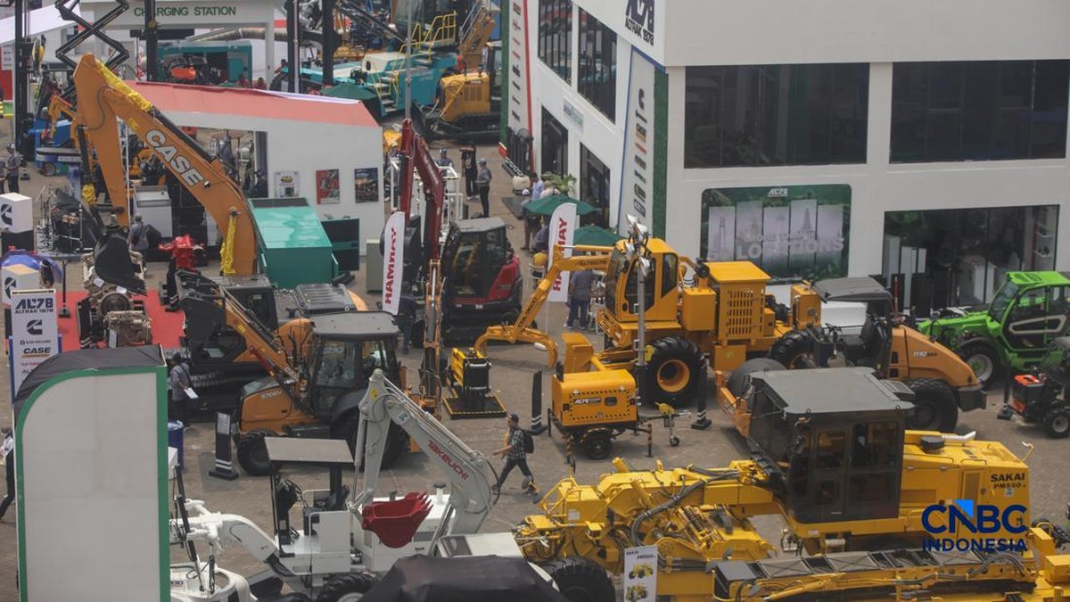 Pembiayaan Alat Berat Stagnan, OJK Andalkan Energi Terbarukan