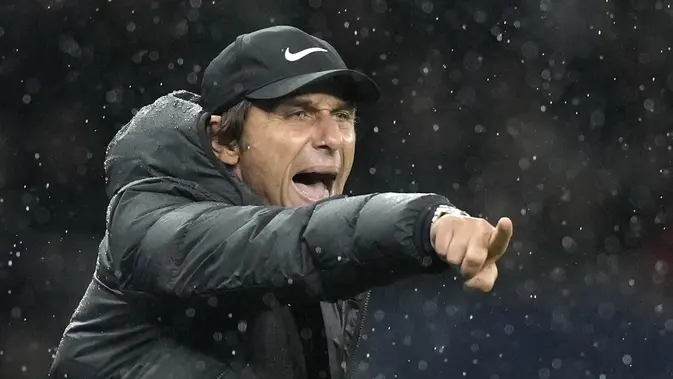 Antonio Conte Tukangi Napoli: Formasi Tiga Bek Hasilkan Kemenangan Telak Clean Sheet