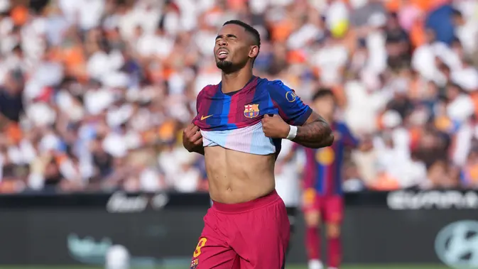 Gabriel Jesus Bereaksi dalam Laga Valencia vs Barcelona di Liga Spanyol