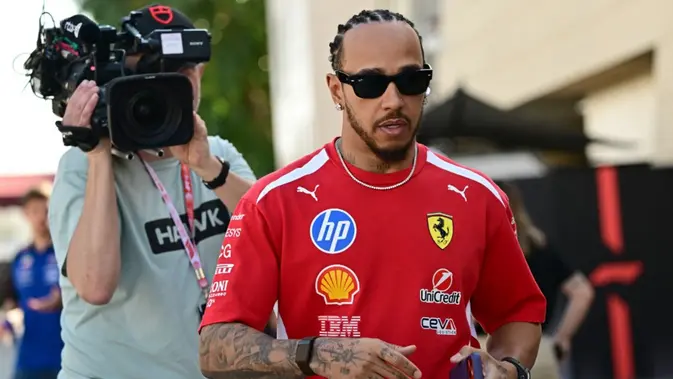 Lewis Hamilton Awali Hari Pertama Tes Pramusim Bahrain di Ferrari