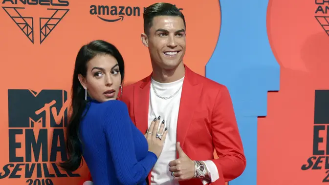 Ronaldo dan Georgina Memukau di Red Carpet MTV EMA Sevilla