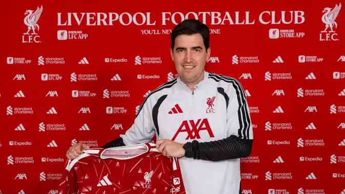 Andoni Iraola Resmi Diperkenalkan sebagai Manajer Baru Liverpool di Anfield