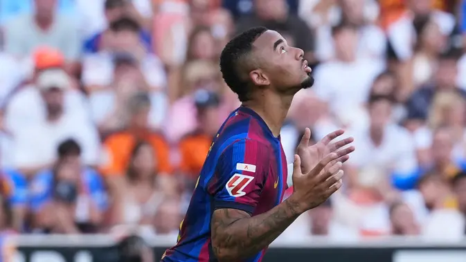 Gabriel Jesus Bawa Barcelona Taklukkan Valencia di Mestalla