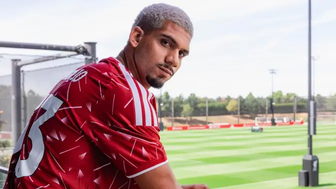 Ronald Araujo Resmi Berseragam Liverpool dengan Status Pinjaman