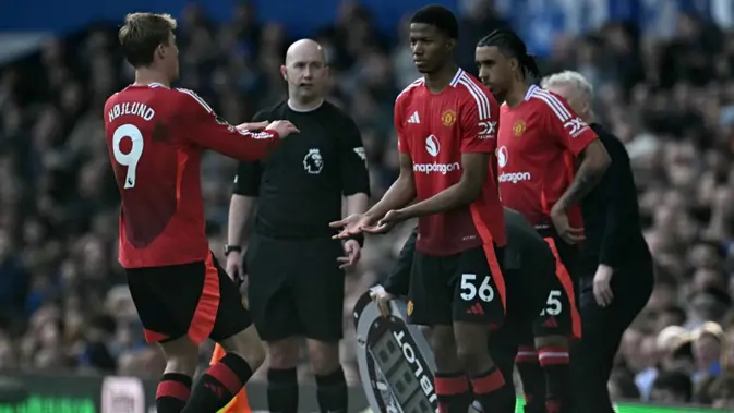 MU Gagal Kalahkan Everton, Hojlund Ditarik Lebih Awal