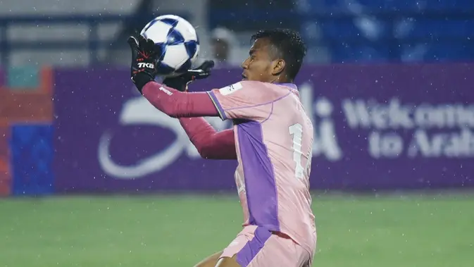 Teja Paku Alam Tiga Penyelamatan Krusial, Persib Taklukkan Selangor FC