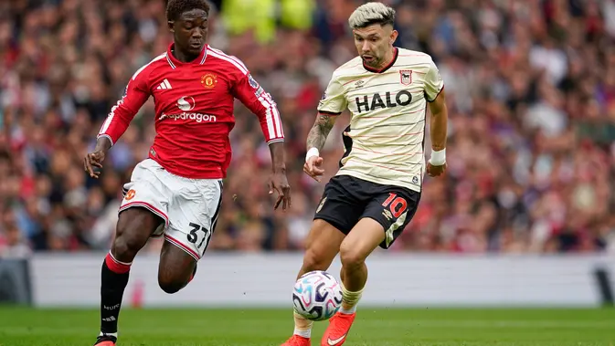 Manchester United Tundukkan Ipswich Town 3-1 di Old Trafford