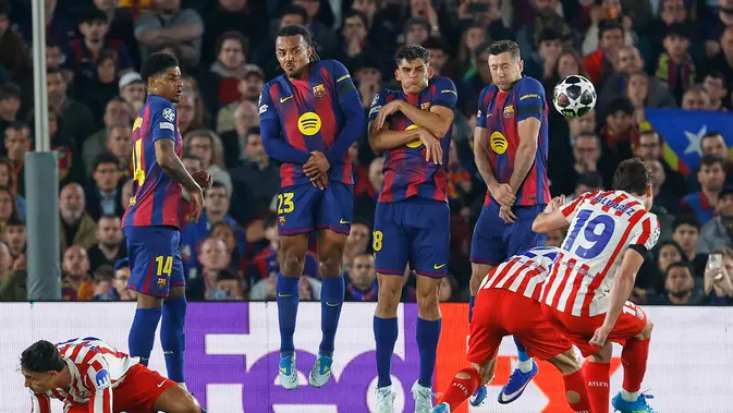Gol Tendangan Bebas Alvarez Selamatkan Atletico di Camp Nou