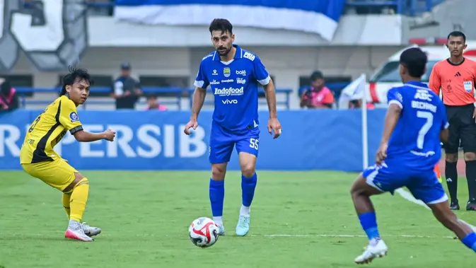 Frans Putros Jaga Ketat Lini Belakang Persib di BRI Super League