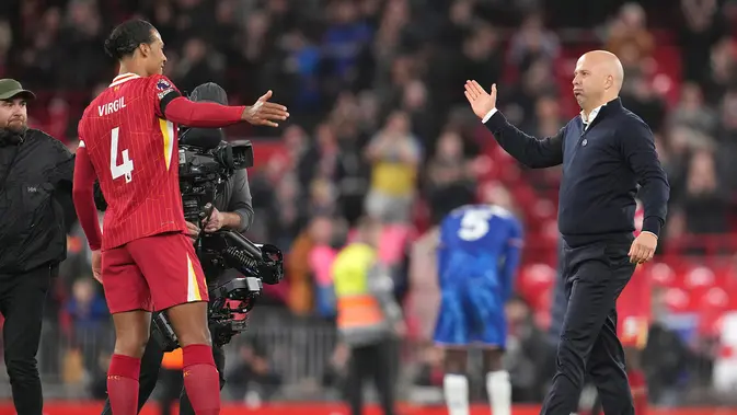 Van Dijk Jadi Tembok Kokoh, Liverpool Hancurkan Chelsea 2-1 di Anfield