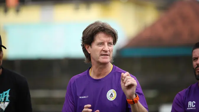 Pieter Huistra Resmi Menukangi PSS Sleman