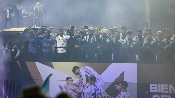 Timnas Argentina Kembali ke Ezeiza dengan Raut Kekecewaan Mendalam