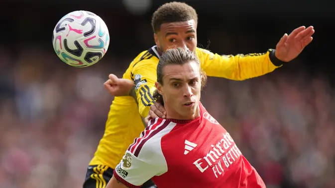 Arsenal Tundukkan Leeds, Calafiori Menang Duel di Sayap Kiri