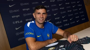 Chelsea Resmi Boyong Kiper Argentina Emiliano Martinez dari Aston Villa