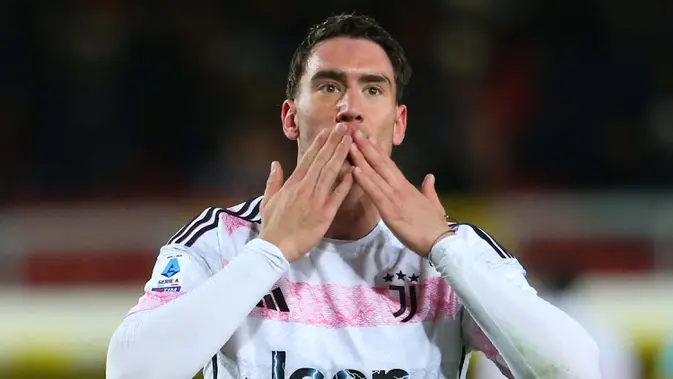 Vlahovic Dua Gol, Juventus Bantai Lecce 3-0 dan Puncaki Klasemen