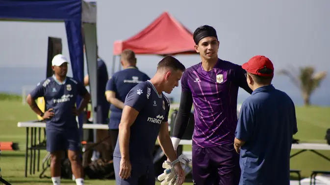 Herdman dan Nadeo Diskusi Strategi dengan Pieter Tanuri di Bali