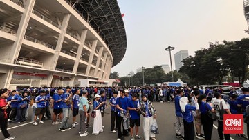 GBK Membara: Antrean Ribuan Fans Mengular Jelang Chelsea vs AC Milan