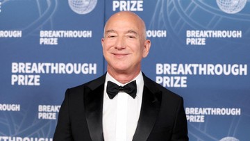 Jeff Bezos Serbu Saham Liverpool Rp40 T, Fenway Tetap Kendali