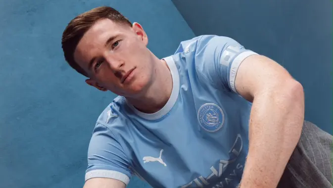 Elliot Anderson Resmi Diperkenalkan Sebagai Pemain Baru Manchester City