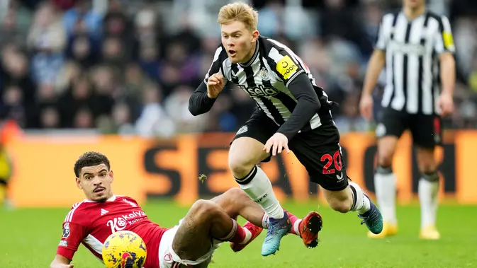 Hat-Trick Chris Wood Bawa Nottingham Forest Bungkam Newcastle 3-1