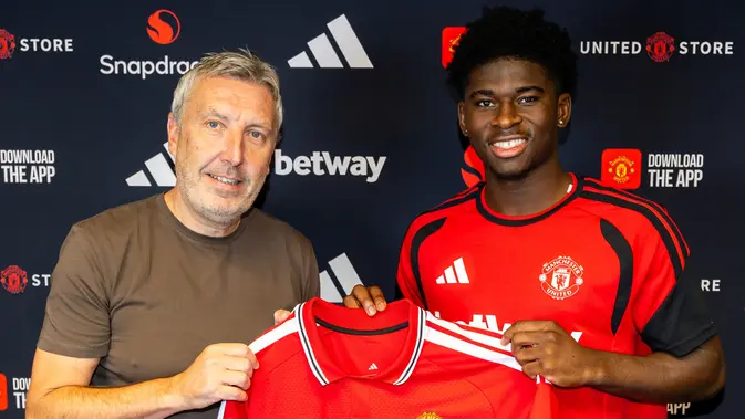 Manchester United Resmi Rekrut Gelandang Muda Carlos Baleba dari Brighton