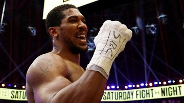 Joshua Comeback dengan KO Brutal, Prenga Tumbang di Jeddah