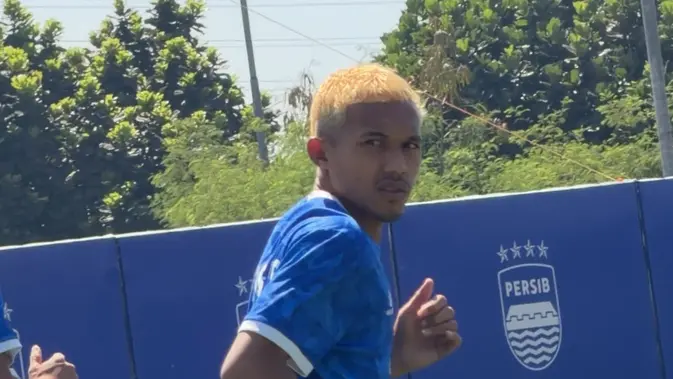 Ikhwan Tanamal, Talenta Muda Tulehu di Jantung Pertahanan Persib