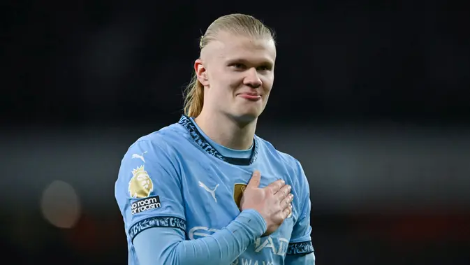 Haaland Balas Ejekan Fans Arsenal: Pamer Badge Trofi Premier League