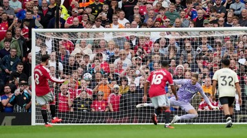 Tielemans Tiru Gaya Penalti Fernandes Viral di Media Sosial