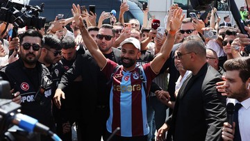 Salah Disambut Ribuan Fans di Bandara Trabzon