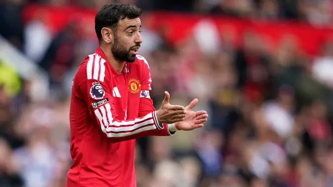 Hat-trick Bruno Fernandes Bawa Manchester United Tekuk Nottingham Forest 3-2