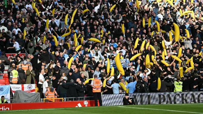 Balon Pisang di Anfield Warnai Duel Liverpool Vs Manchester City