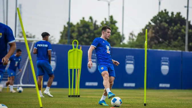 Mariano Peralta Absen Lagi saat Persib Hadapi Tampines Rovers