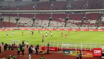 Arsenal Legends Kalahkan MU Legends 3-2 di GBK
